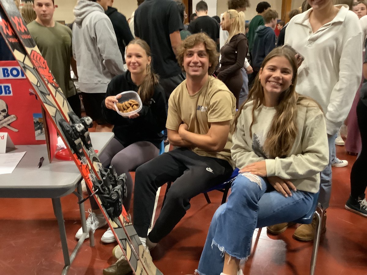 EPPHS's tweet photo. What an awesome first-time event @PortsmouthHS_RI! A club showcase for all students to be engaged and enjoy learning! #PatriotPRIDE https://t.co/aIZBJmc8Ld
