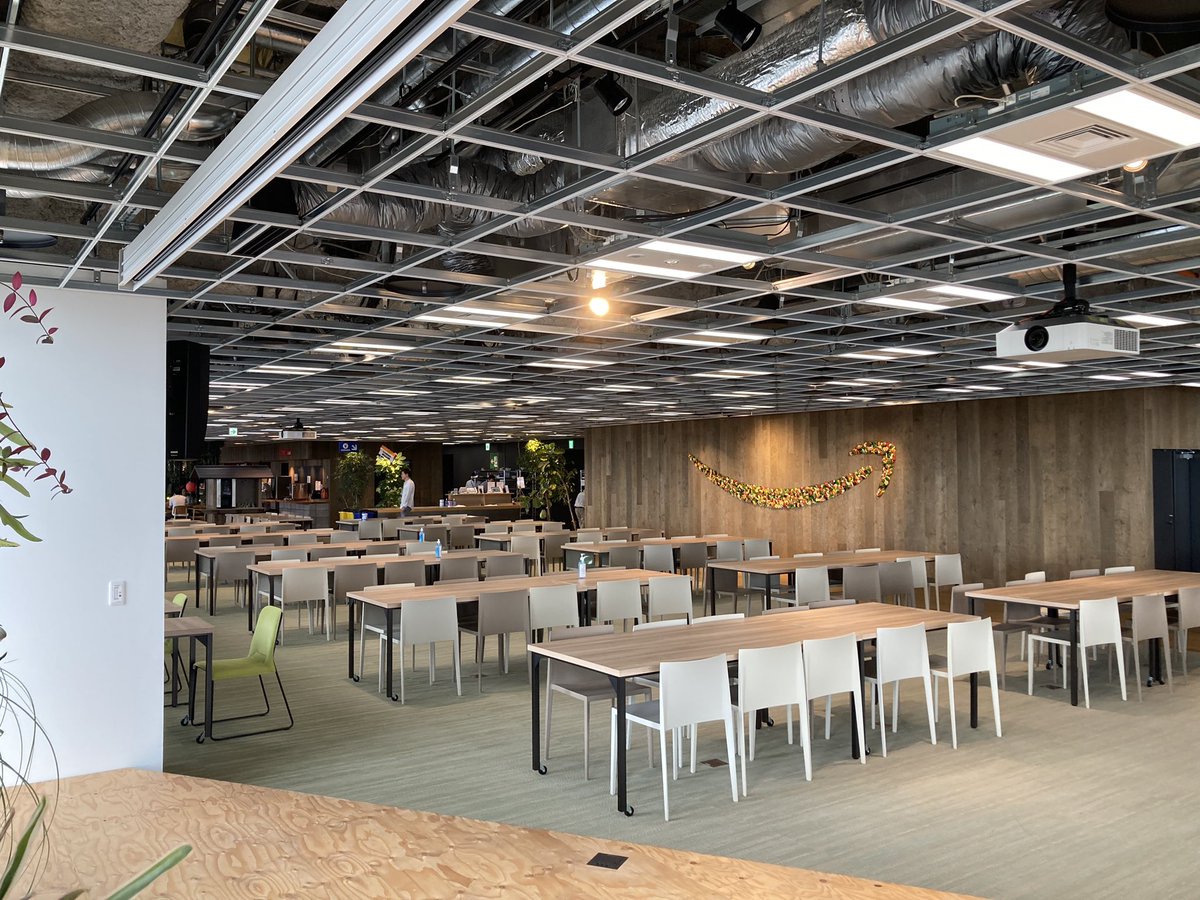 Hahahayunosuke's tweet image. やまりゅーさん（@yamaryu_aws ）に招待いただき、AWSの社員食堂に潜入！

めっちゃくちゃ美味しいし、綺麗だし、羨ましい！！

ここで #ランチトウキョウ 説あるな🧐（興味ある人、DMください笑）
#AwsStartupLoft