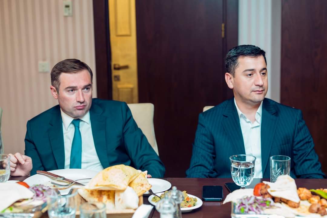 FarhadGarashov's tweet photo. Marsol Group-un təşkil etdiyi "İşgüzar Axşam Ziyafəti"-ndə #KOBİA İH sədrinin 1-ci müavini Natiq Həsənovla birlikdə təmsil etdiyimiz sahələr üzrə sahibkarların suallarını cavablandırdıq və qarşılıqlı fikir mübadiləsi apardıq. #b2b #marsolgroup #biznesgörüş #sahibkar https://t.co/11qFDYf3BW
