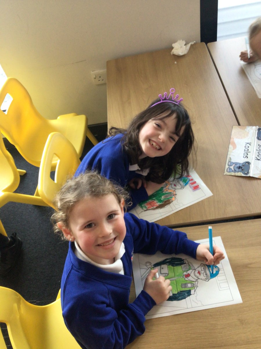 Blairdardiepri's tweet image. Primary 2B was so excited to have a police officer and come talk about how he helps the local area, and the important tools he uses! #positiveimpact #learningtogether #ourlocalarea