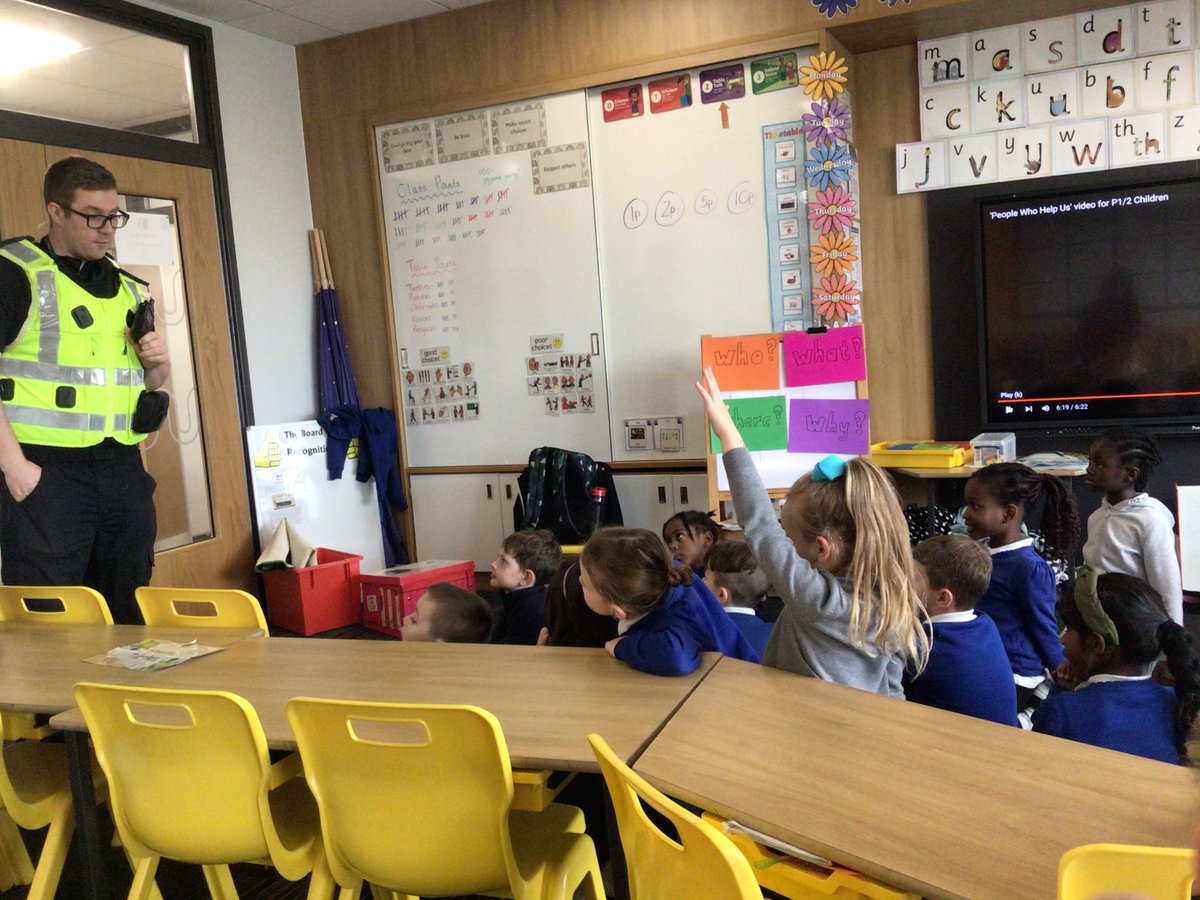 Blairdardiepri's tweet image. Primary 2B was so excited to have a police officer and come talk about how he helps the local area, and the important tools he uses! #positiveimpact #learningtogether #ourlocalarea