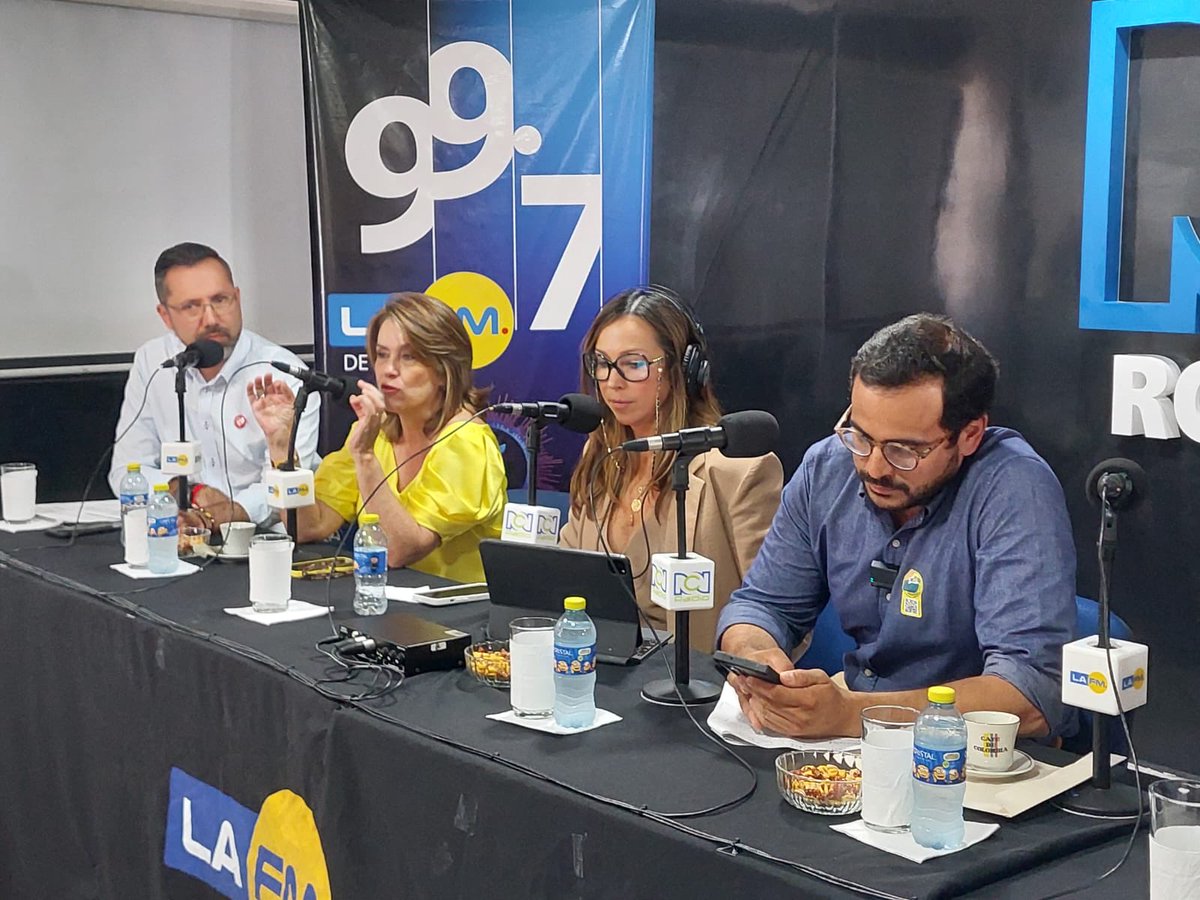 darcyquinnr's tweet photo. #alaire #DebateFm en Bucaramanga https://t.co/Vr8eIHo7Ql