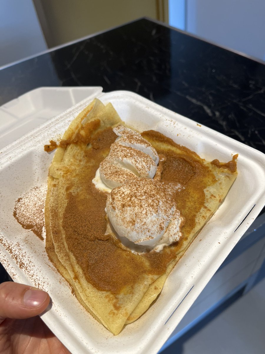 Thankful for all the sweet treats in KW 💗

•Berliner doughnuts - Lucero Canteen (Kitchener)
•Cinnamon rolls - Roux Bakehouse (Kitchener)
•Custard tart, cannoli &amp; doughnuts - Nova Era (Kitchener 
•Pumpkin Crepe - La Plouc (Waterloo)