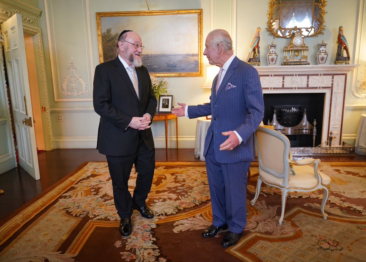 This afternoon, His Majesty The King received Chief Rabbi Sir Ephraim Mirvis for a private audience at Buckingham Palace to discuss ways to support interfaith harmony in the UK and the continued hope that a path to peace can be found internationally.