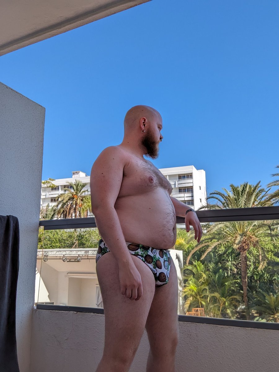 Another year, another balcony pic in Speedos in gran canaria🥥🥥