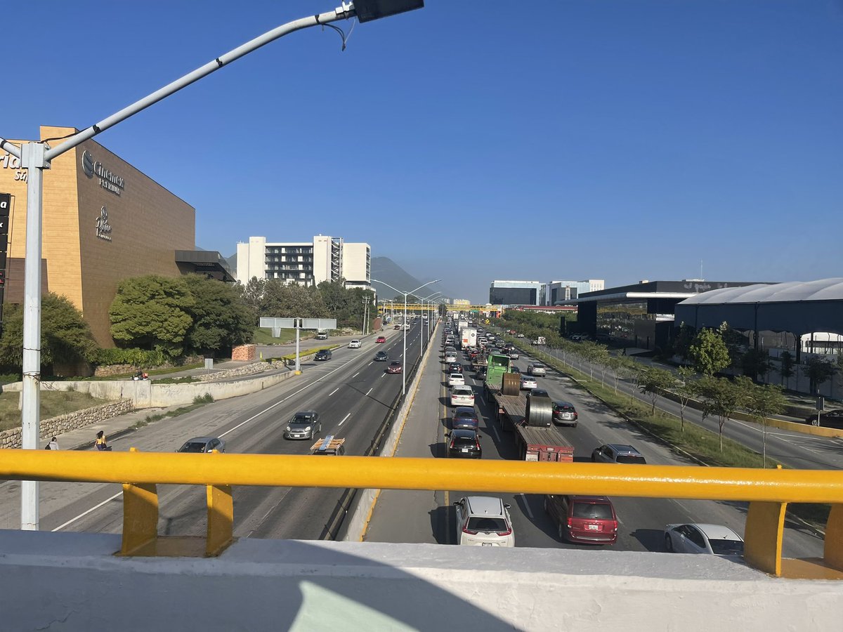 danygzzm's tweet photo. @johnmtynl @AtentosMTYSur @SSPCMonterrey @Cicmty @nelvaldez @joluisgarcia @luispadua_info7 Si ambos lados estuvieran congestionados te daria la razon, pero… https://t.co/MkVv7mAZC6