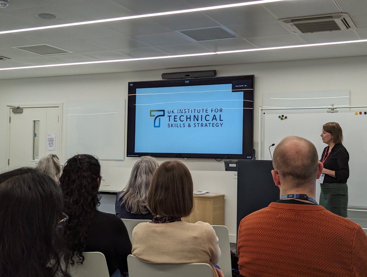 TechComm_Sanger's tweet image. We hosted @kellyvere @sangerinstitute today. An inspirational mentor, colleague and a role model for many. What a motivational day it has been, so much to digest specifically about @uk_itss . @CLongstaff @jul_wil thank you on behalf of @TechsCommit and SangerTechs.