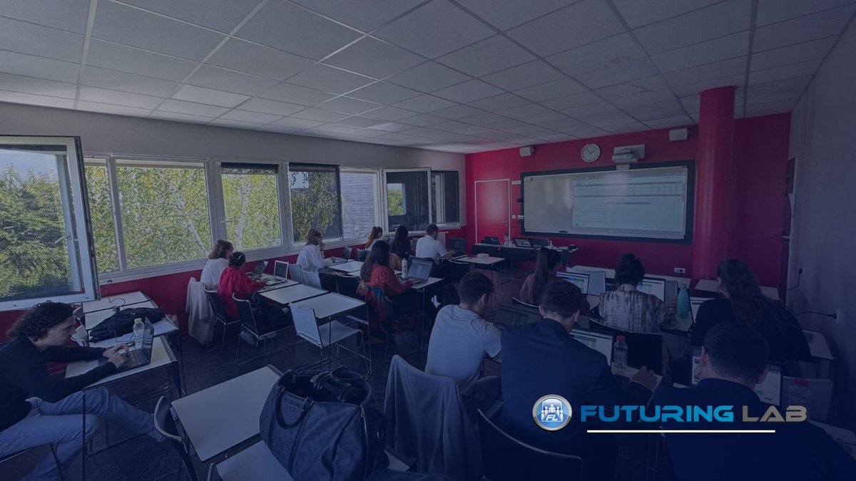 FuturingLab's tweet image. Transmettre les  fondamentaux, créer de la valeur collective et embarquer cette nouvelle  promotion de master 2 sur les terres de prospective avec une immersion dans « la  fabrique des scénarios ».
@Lecnam
#pncp #formation #prospective #futurs #collaboratif #innovation