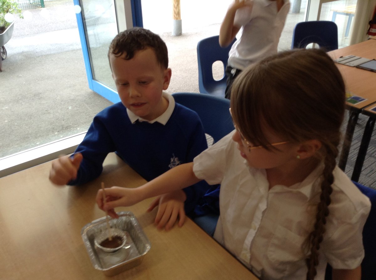 NewburghPrimary's tweet photo. Year 3/4
In Science, the children have been investigating the best temperature for melting chocolate.
This looks like a tasty experiment! 🍫
Great work Year 3/4!🧪
#NPS #NPSscience https://t.co/QZcslZLnxi
