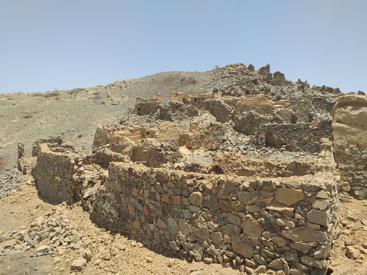 بيت شعري قديم
سلام ياهل المرقب العالي..والصقر في عالي وكايره
#شهران 
#بيشة 
#ترج