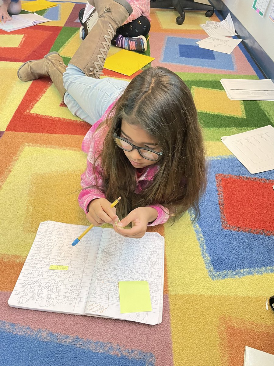 MrsLago_SNIS's tweet photo. Adding transitions to our writing https://t.co/aY2SlJWfiR