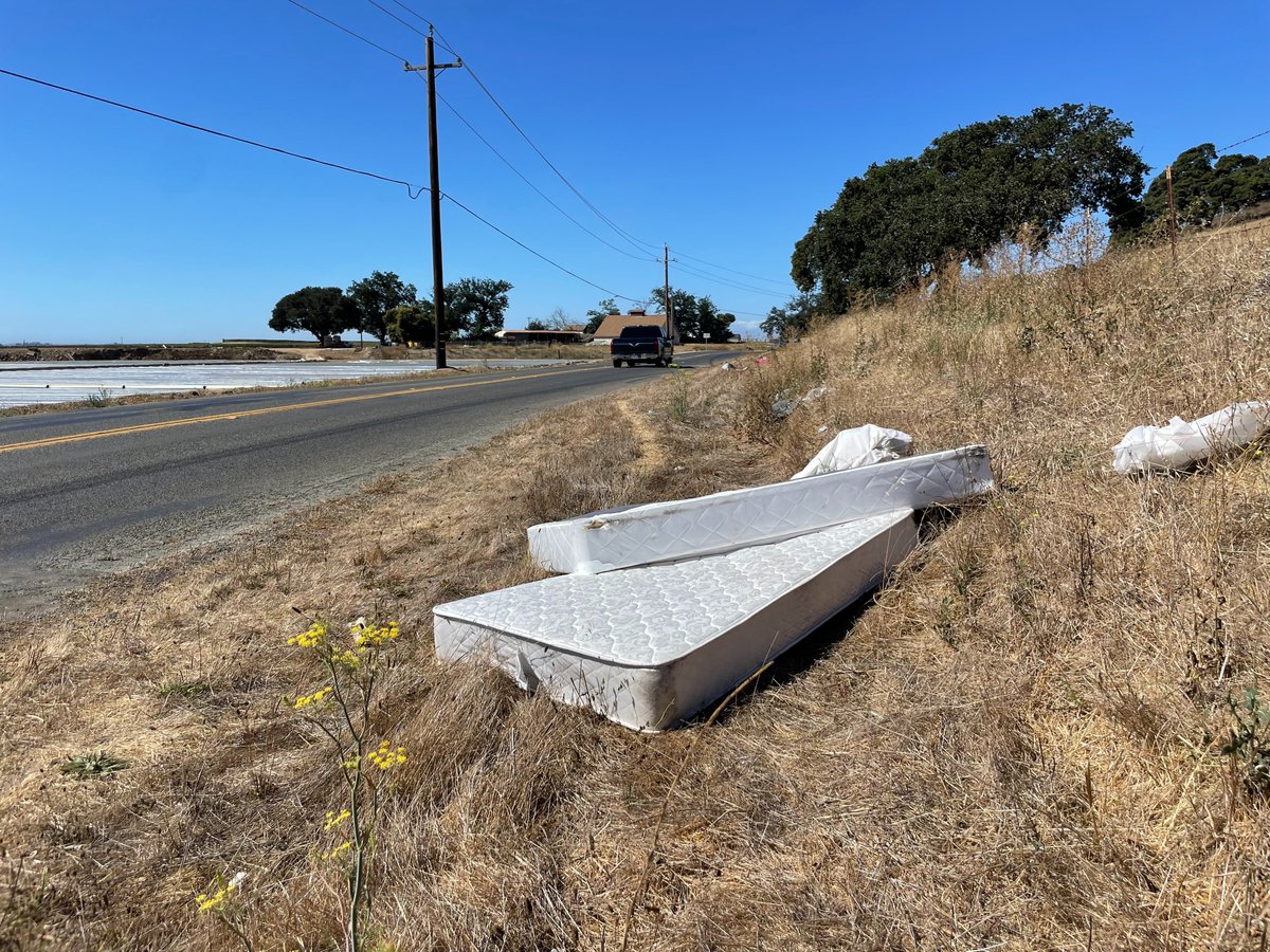 svswa's tweet photo. Uh oh 😬 looks like these materials lost their way to our recycling facilities!
We accept mattresses, cardboard, small appliances for FREE ♻️ Bring your tires for FREE during Tire Amnesty events! 
Illegal dumping is no good. Take advantage of our services instead! https://t.co/SQbte4sx0X