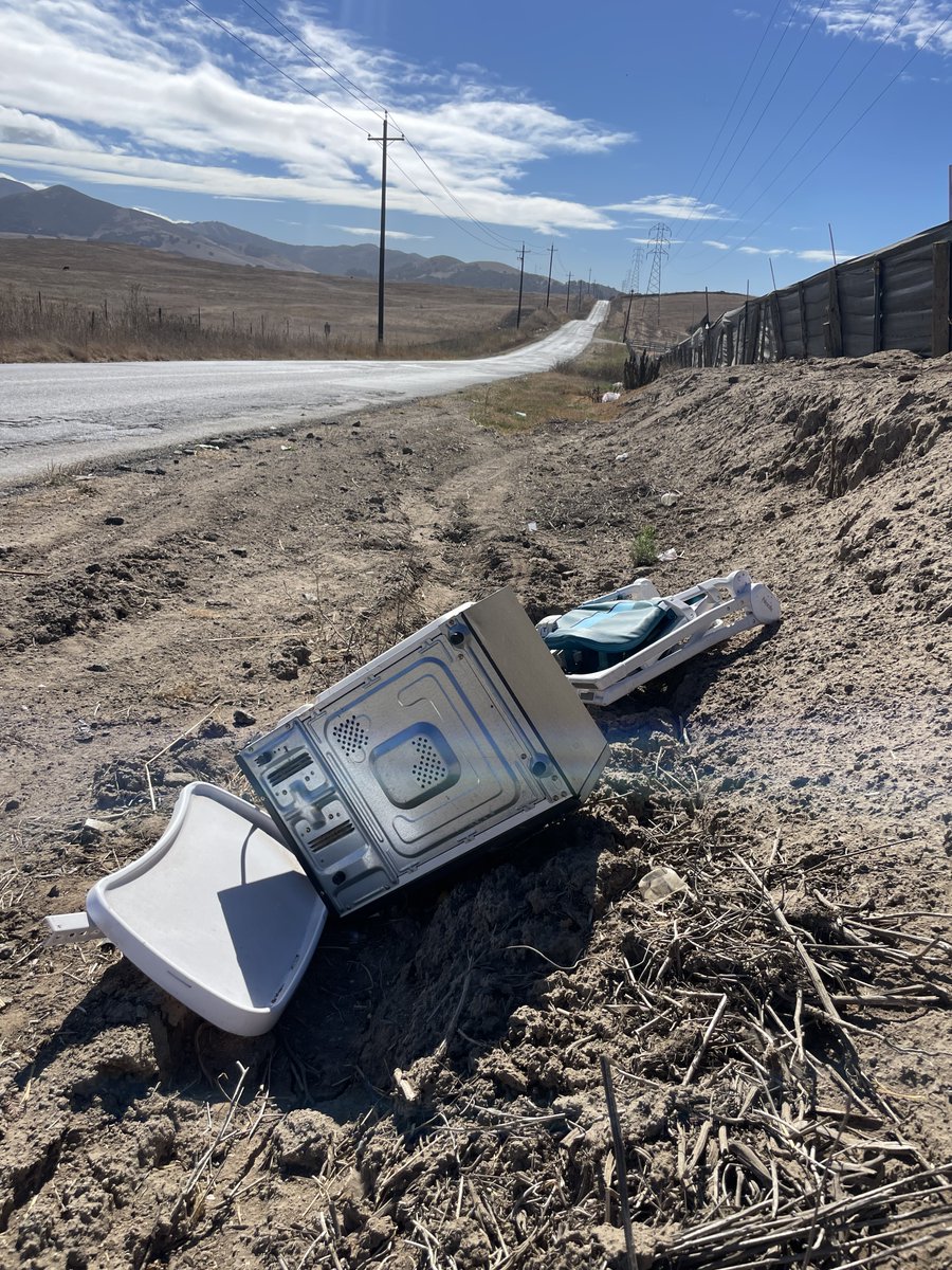 svswa's tweet photo. Uh oh 😬 looks like these materials lost their way to our recycling facilities!
We accept mattresses, cardboard, small appliances for FREE ♻️ Bring your tires for FREE during Tire Amnesty events! 
Illegal dumping is no good. Take advantage of our services instead! https://t.co/SQbte4sx0X