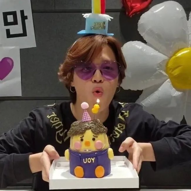 ncbdl_875's tweet photo. CHÀO ĐÓN NGÀY SINH THẦN PARK JIMIN 🥳🎂 #HappyJiminDay
#ItBoyBirthday
#OurHoneyJimin
#28YearsWithOurLove 
#OctoberBlessingJimin
#1013Prince 
#CutieSexyLovelyJimin 
#AngelVoiceJimin 
#DanceKingJimin 
#ProudOfOurSingerJimin 
#ThankYouForBeingJimin 
#WithJiminTillTheEnd https://t.co/35lN1sqj2q