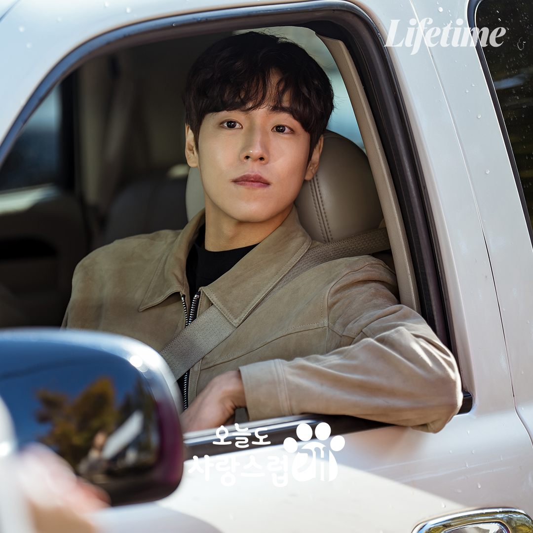 LifetimeKorea's tweet photo. 본격적으로 시작한 <오늘도 사랑스럽개>
왜 때문에 일주일에 한 번만 방송이죠?

첫 방송 기념 털어보는 차은우X박규영X이현우 스틸🥰
(+ 대배우 개나까지)

🐶라이프타임 매주 (수) 밤 11시
#라이프타임 #오늘도사랑스럽개 #오사개 #차은우 #박규영 #이현우 https://t.co/7mc7XXMaA1