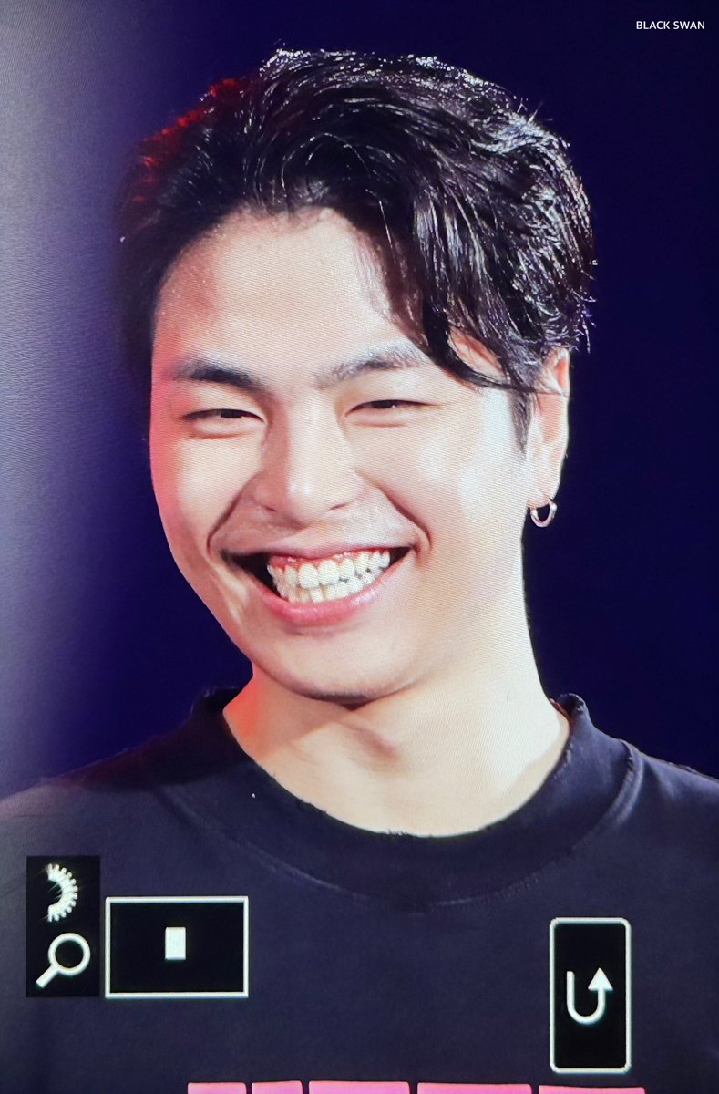 blackswan_0331's tweet photo. 231012 OSAKA 2부🧡4
😆😆😆😆
@tkwpcnfak 
#구준회 #준회 #JUNE #ジュネ
 #iKON #아이콘 https://t.co/vPeSZ9k49t