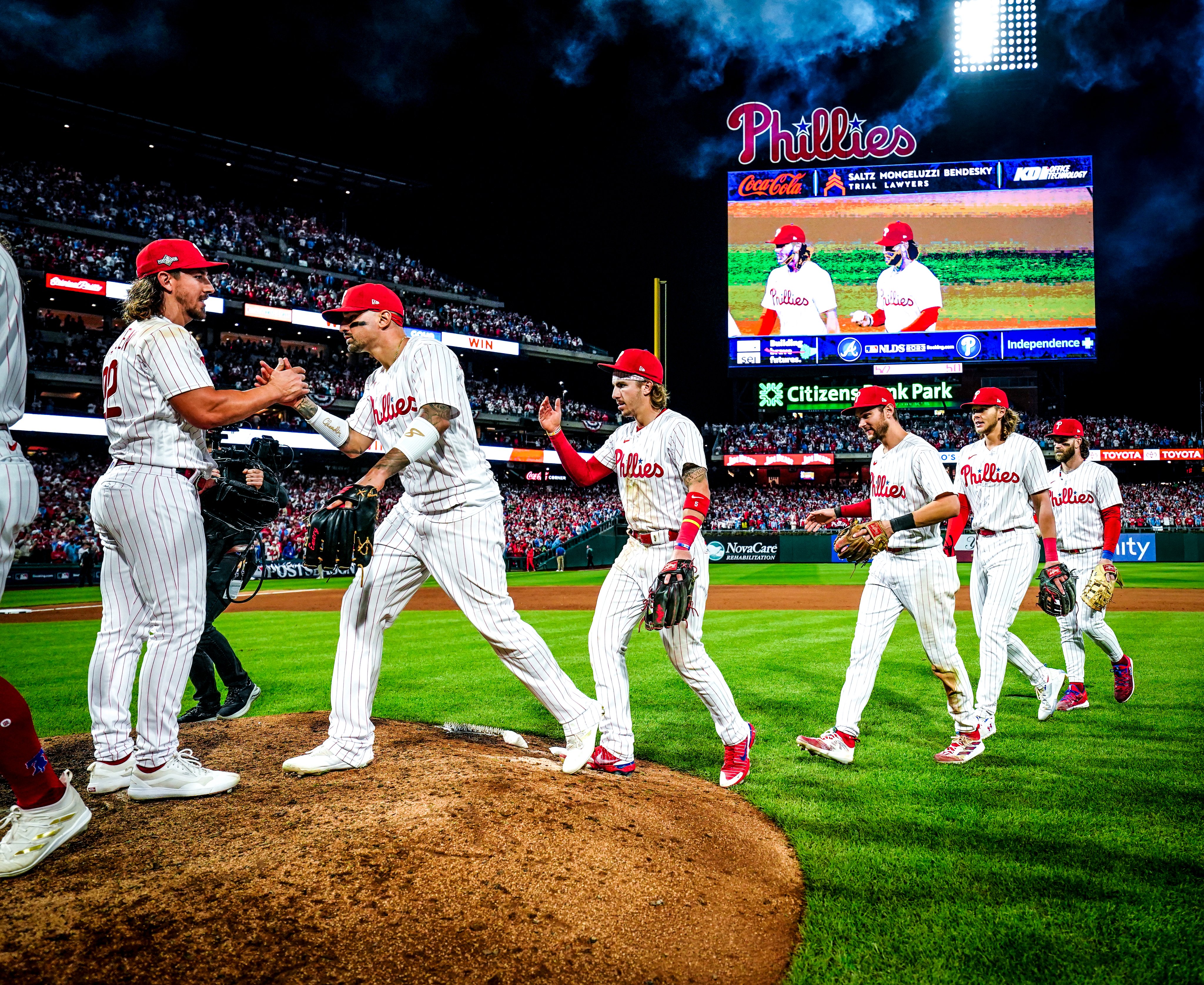 When do the Phillies wear each uniform?