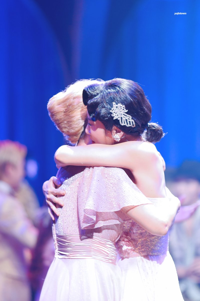 231012 멤피스 커튼콜데이 

#유리아 펠리샤 
#최정원 글래디스

정원글래디스와의페어막…🥹