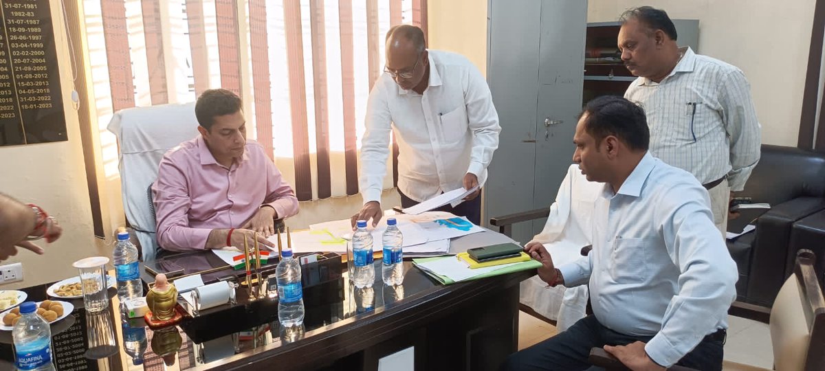 UPSIDA's tweet photo. CEO UPSIDA Shri @mayurias visits Lalitpur for a site inspection regarding the proposed Pharma park with DM Lalitpur Shri Akshay Tripathi.
#UPSIDA #industrial_development #future_of_development https://t.co/dGWI4UlMKe