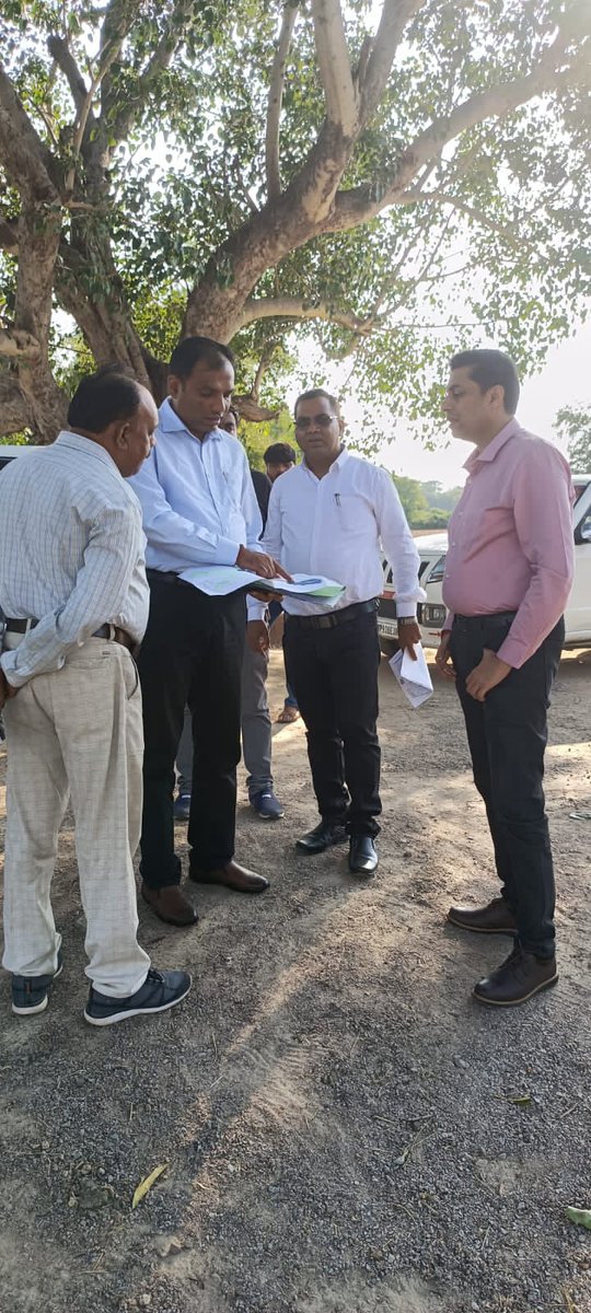 UPSIDA's tweet photo. CEO UPSIDA Shri @mayurias visits Lalitpur for a site inspection regarding the proposed Pharma park with DM Lalitpur Shri Akshay Tripathi.
#UPSIDA #industrial_development #future_of_development https://t.co/dGWI4UlMKe