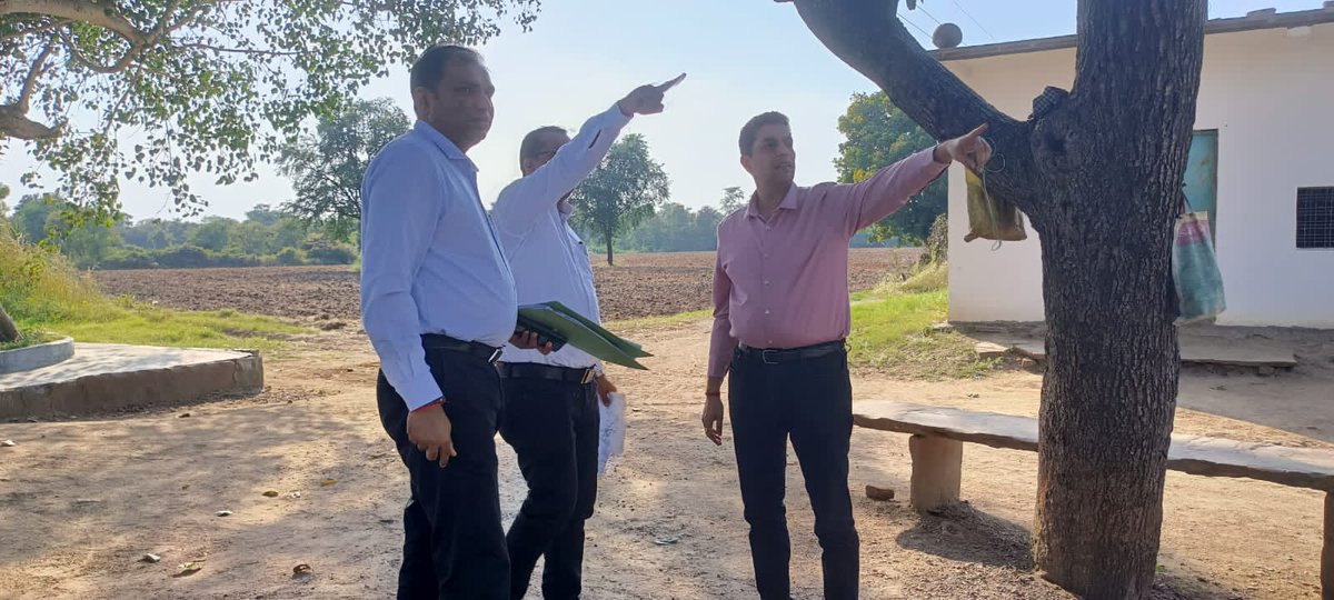 UPSIDA's tweet photo. CEO UPSIDA Shri @mayurias visits Lalitpur for a site inspection regarding the proposed Pharma park with DM Lalitpur Shri Akshay Tripathi.
#UPSIDA #industrial_development #future_of_development https://t.co/dGWI4UlMKe