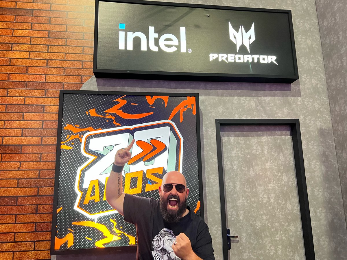 azaghal's tweet photo. OLHA AÍ, NERDS! Tamo chegando na BGS junto com a @intelbrasil para mostrar toda a potência dos produtos com Processadores Intel® Core™ no estande do Kabum! Aproveita e confere aí: https://t.co/LdAvugDrSR #IntelnaBGS #SeTemIntelTemJogo #publicidade https://t.co/hcVtoaff4H