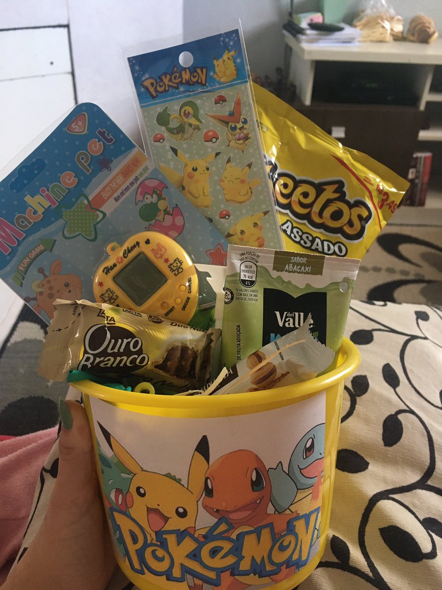 Meu melhor amigo colocou tudo que fazia ele lembrar de mim aqui e me deu de dia das crianças pq segundo ele eu sou uma
