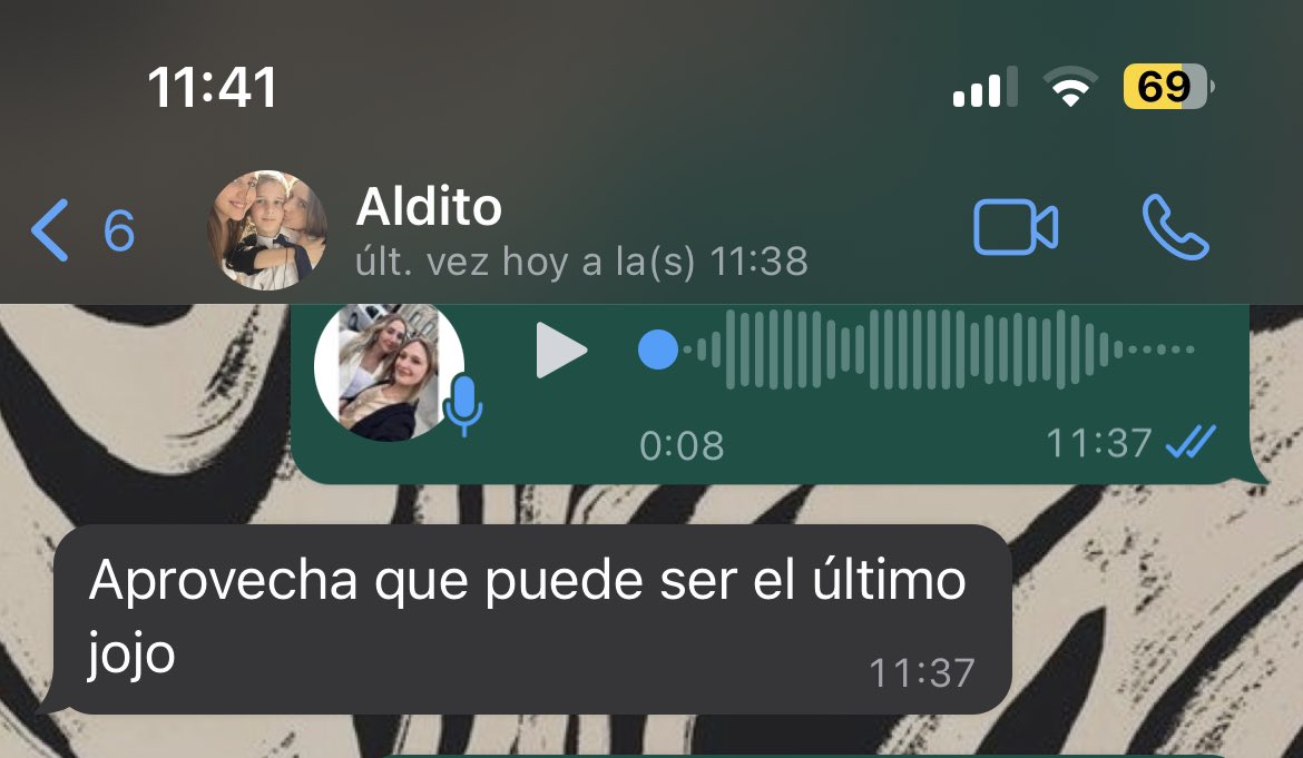 seregiani's tweet photo. Nadie:
Nuestros padres cuando nos logramos ir de vacaciones: https://t.co/FYiYucb2mg