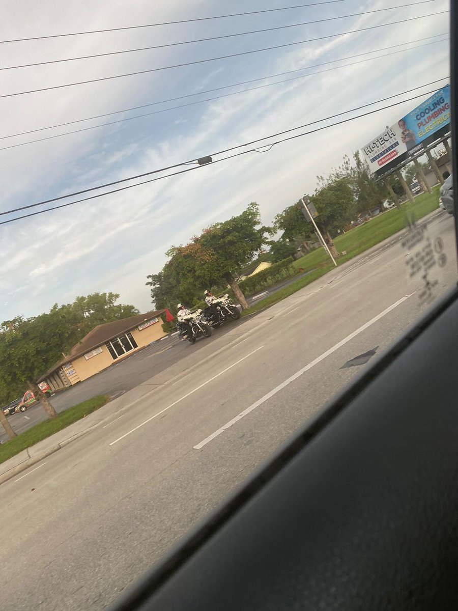 onlyinpalmbeach's tweet photo. Bike cops 🚔 are everywhere today ‼️ #Congress &amp; #Lantana / #MilitaryTrail across from @bankofamerica / #JohnI / #10thAve and #Davis ⚠️⚠️⚠️#OnlyInPalmBeach https://t.co/kyJNPrExfX
