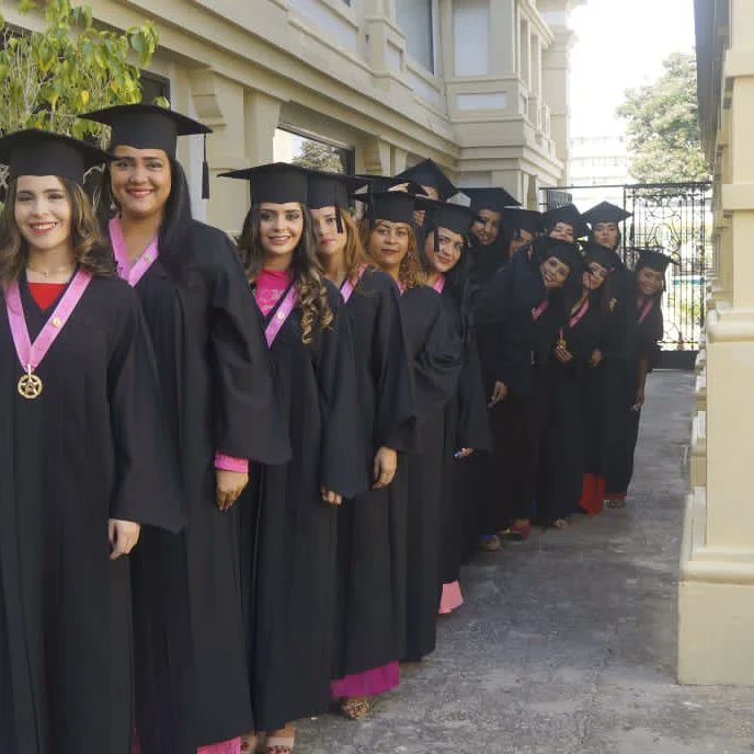 ¡Gente UJGH!
Se acerca un nuevo acto de grado, el  martes 24 de octubre la Universidad Dr. José Gregorio Hernández estará egresando profesionales en las áreas de Administración, Gerencia de Recursos Humanos, Contaduría Pública, Educación, ingeniería y postgrado