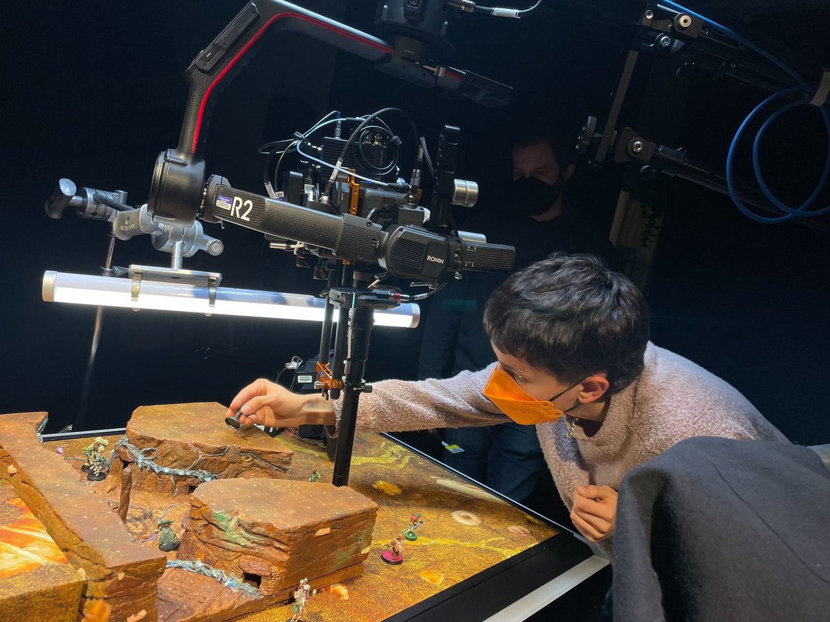 Who plans & shoots all those stunning miniature closeup shots for @Dimension20? It’s a team lead by Director @mschaubach and Cinematographer @Kstillz. They kill it every single season & each time they create new techniques & shots that get added to the toolbox. #D20spoilers