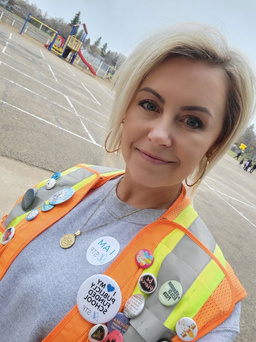 Supervision duties to start the day! #IAMSTF <a href="/SaskTeachersFed/">Saskatchewan Teachers' Federation</a>