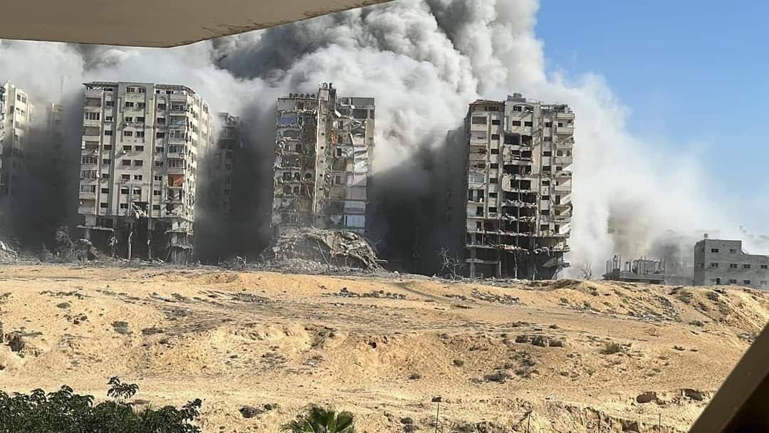 Katrina_fal's tweet photo. Israeli occupation warplanes continue their unrelenting aggression on the besieged #Gaza Strip, targeting residential buildings with violent air raids. 
#StandWithGaza 
#GazaUnderAttack https://t.co/MPC4ziZ6os