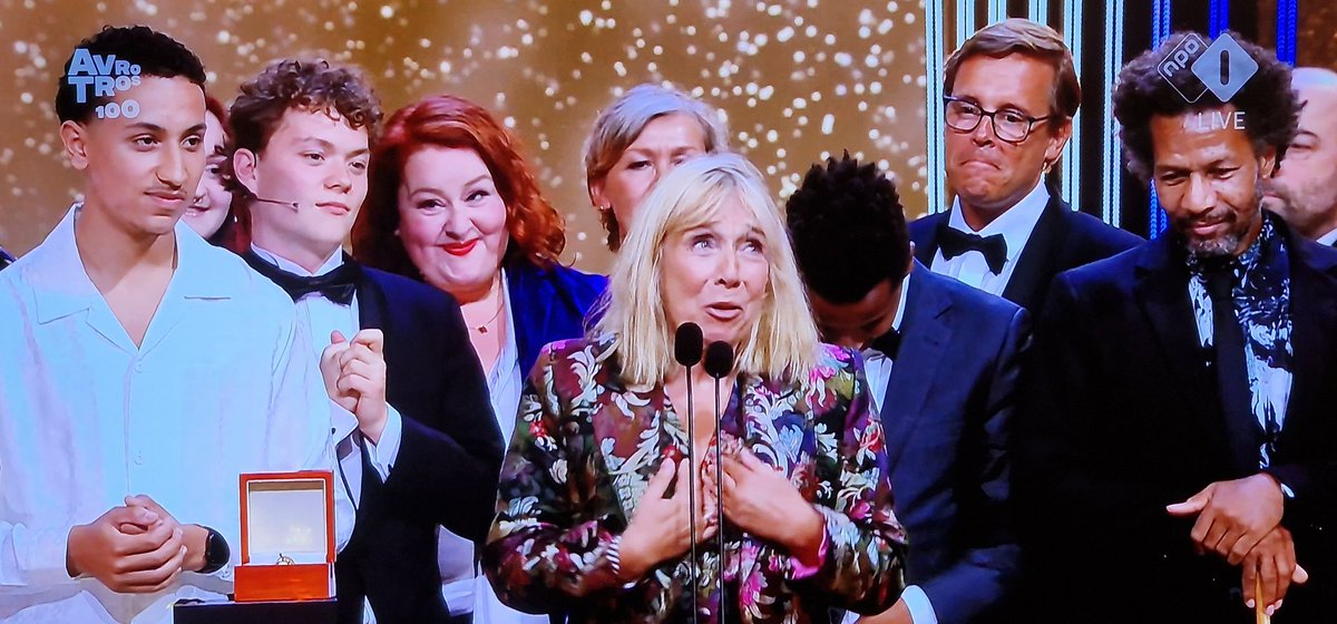 marcelbar8's tweet image. YES!!!!!!!!!!
#oogappels gefeliciteerd met de #Televizierring. Zeer terecht.