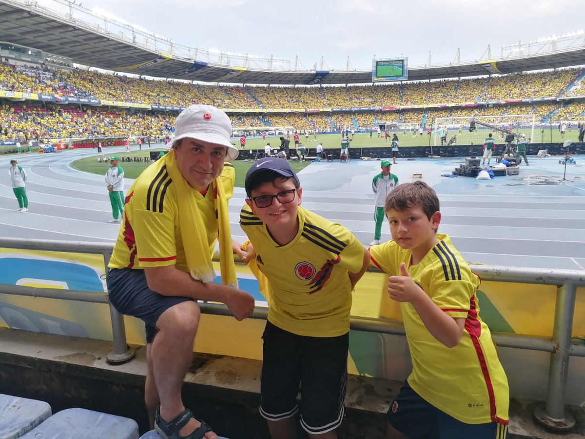 karrique's tweet photo. La pasión del Fútbol !!!!!
Colombia Vs Uruguay https://t.co/K2Rfo4caWT
