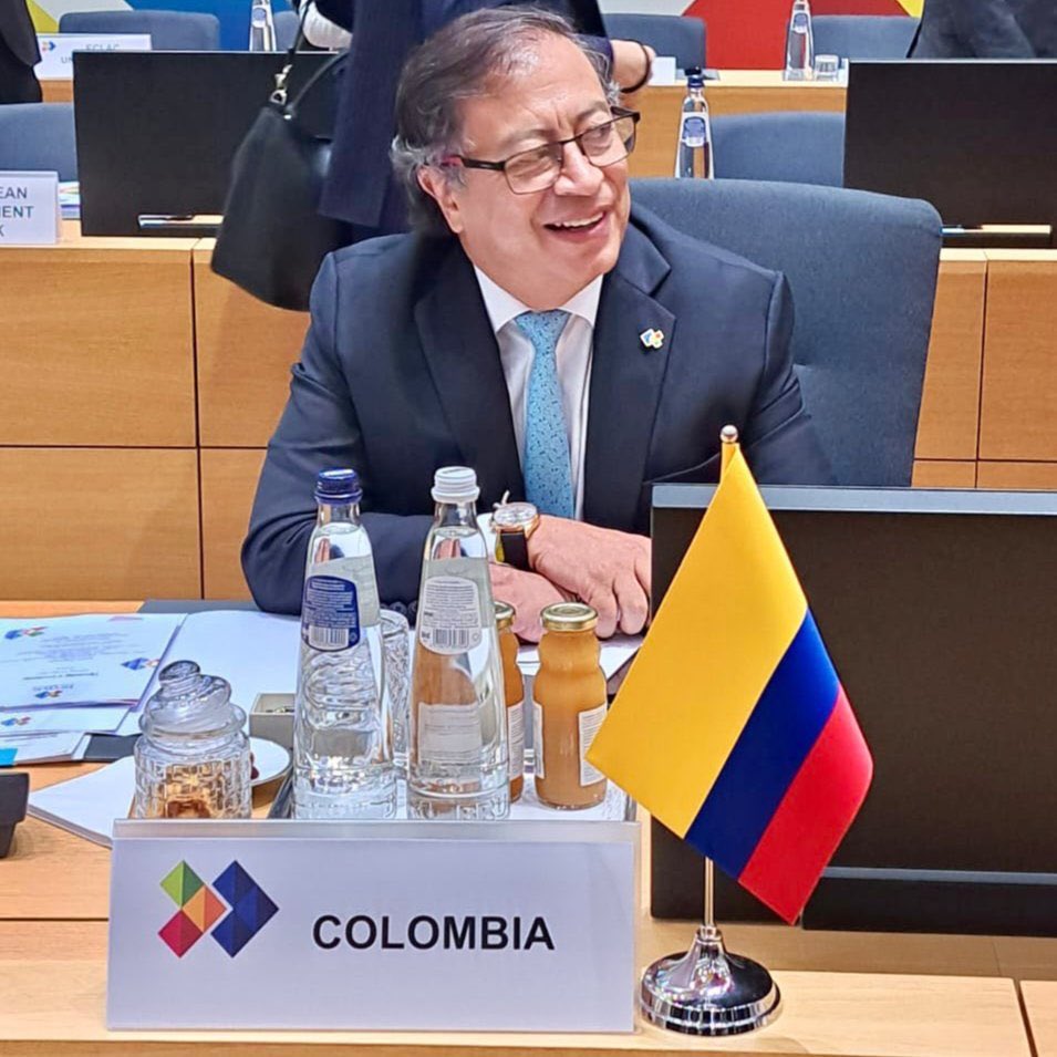 🚨¿Si las elecciones Presidenciales fueran hoy, votarías nuevamente por <a href="/petrogustavo/">Gustavo Petro</a> ?

Sí= dale RT 🔄
Sí=dale ❤️
No 💬
Sígueme y te sigo.