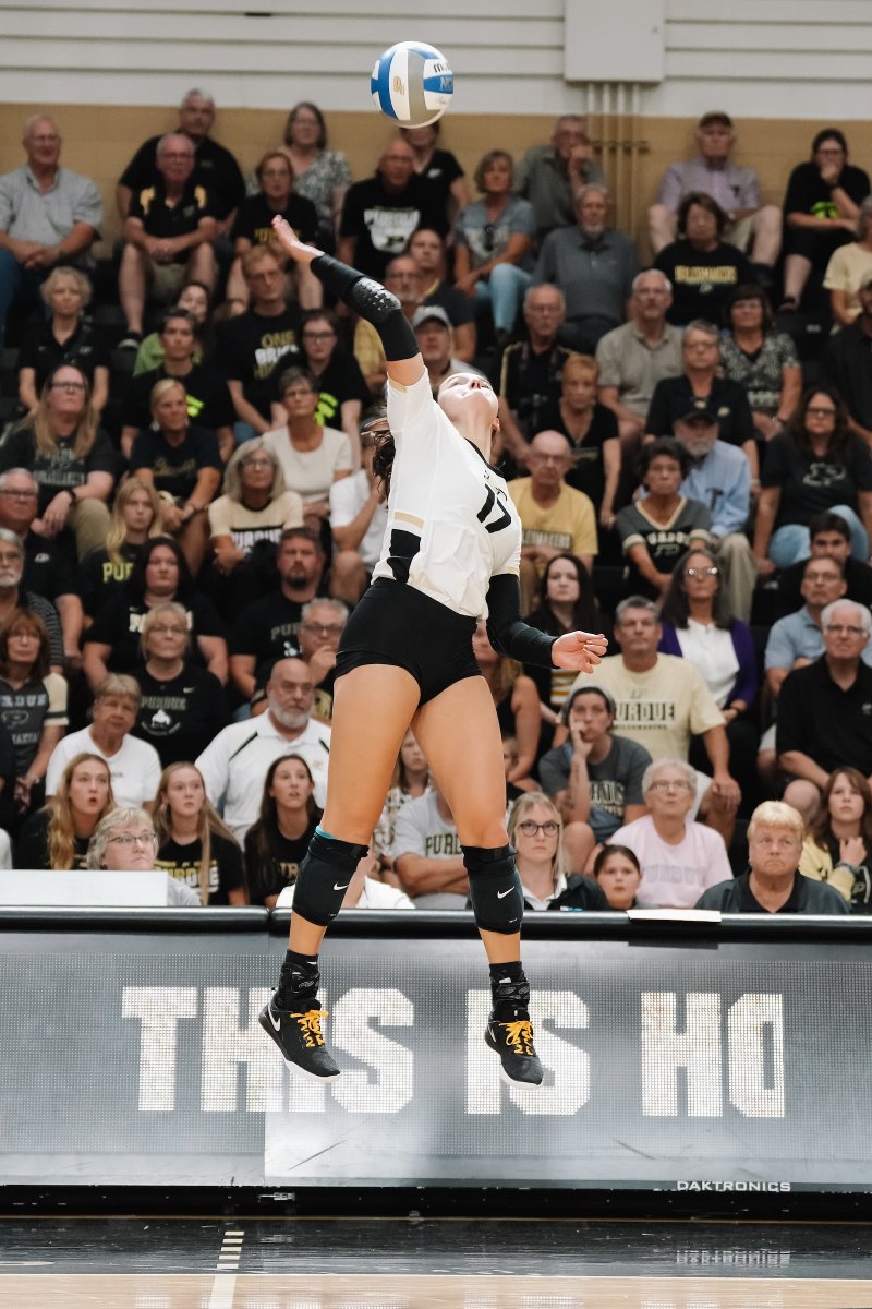 PurdueVB's tweet photo. The Boilers put up some #B1G numbers last night:

⚡️ @evahud12 and @ChicoineChloe's 17 kills marked the first time two Boilermakers posted as many kills in a Spike match in 19 years.

🔥 @m_schermerhorn's season-high 24 digs tied as the most in a Spike match in 15 years. https://t.co/8q5sKbIsci