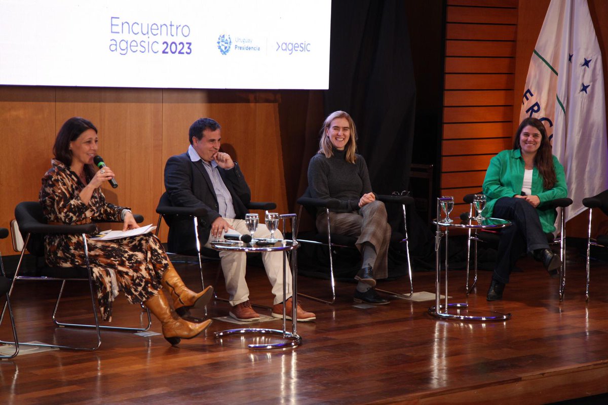 agesic's tweet photo. En el último panel del #EncuentroAgesic2023 especialistas de @UNESCOmvdo, @aniiuy y @montevideolabs exponen las perspectivas del uso ético de la #InteligenciaArtificial como un medio para la innovación, contemplando la privacidad, transparencia y los derechos humanos. https://t.co/ywAJFJV9Lj