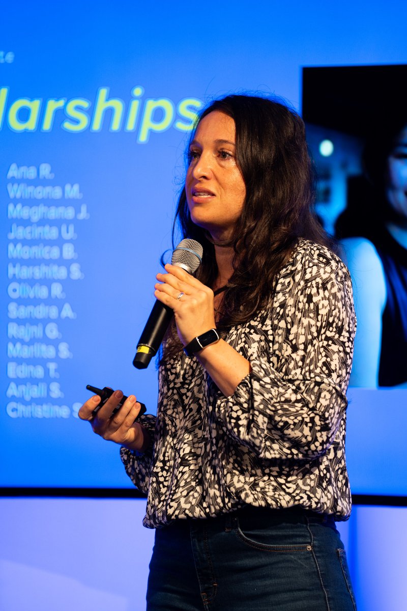CMX's tweet photo. ✨Thank you to Alaina Percival for sharing insights into closing the gender gap in tech careers at CMX Summit 2023: Shine. 

🗓️ Make sure not to miss this must-see session. Let's carry on the conversation at CMX Summit: ReShine on October 26th. RSVP here: https://t.co/YAObJ15VRQ https://t.co/rljwniq5QS