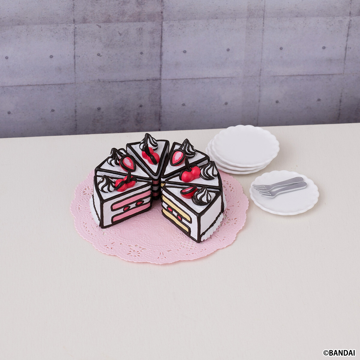 超希少！RAE DUNN ケーキイラスト付プレート2枚セット SNS映えするかわいい“2Dケーキ”がミニチュアフィギュアになって全国の