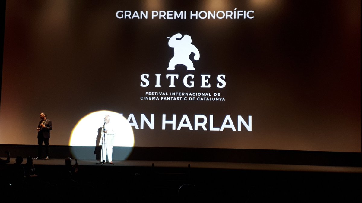 MaryJoeSoto's tweet photo. 15. THE SHINING @sitgesfestival A estas alturas no hay nada nuevo de este clásico del cine que se pueda añadir, pero si viene el productor de la peli, Jan Harlan, a presentarla y a hablar de Kubrick el tema mejora!!! 10/10 https://t.co/ZoNUQzsY5i