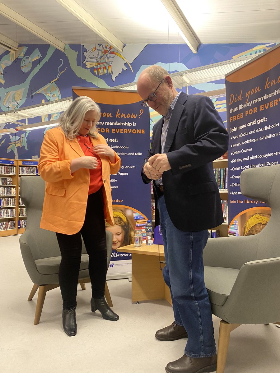 Russ Parsons reporting on Rodeo, and other matters food, travel, and life in Cali. With Waterford Librarian Mary Conway. Cheers @Russ_Parsons1 @WaterfordLibs for a lovely event. 📚