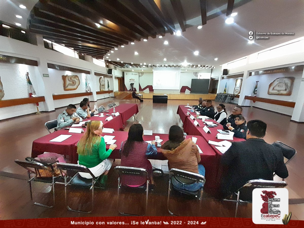 SAEcatepec2025's tweet photo. La paz se construye mediante el diálogo. Es por eso que día con día se lleva a cabo la mesa de pacificación por instrucciones del presidente municipal, @FerVilchisMx, donde se trabaja en equipo con los tres niveles de gobierno, para implementar medidas de seguridad en #Ecatepec. https://t.co/kk0xKt7Xs0