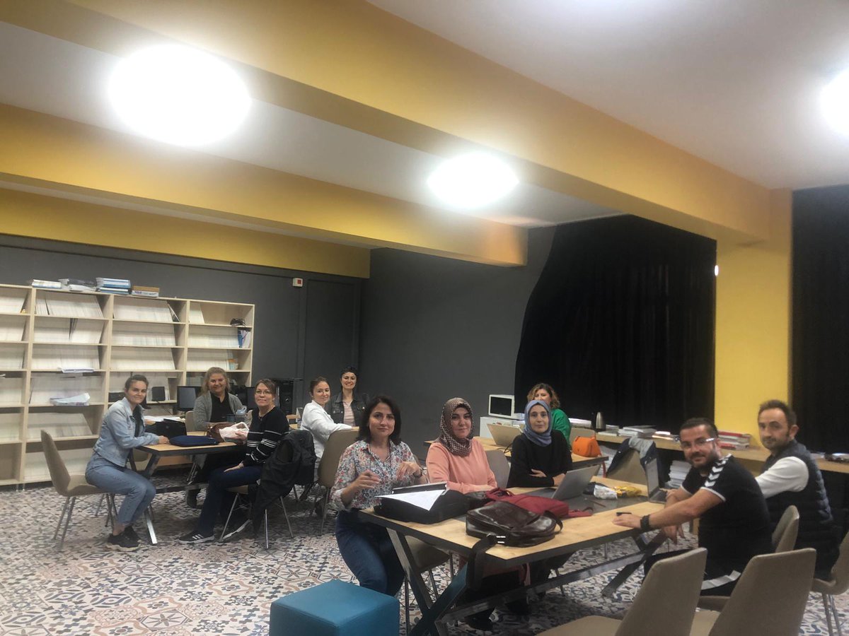 "ESEP Avrupa Okul Eğitim Platformuna ve eTwining projelerine giriş " semineri başarı ile tamamlandı . Katılan tüm öğretmenlere teşekkür ederiz .<a href="/bursailmem16/">Bursa İl Millî Eğitim Müdürlüğü</a> @eTwinningBursa <a href="/GurhanCokgezer/">Gürhan Çokgezer</a>