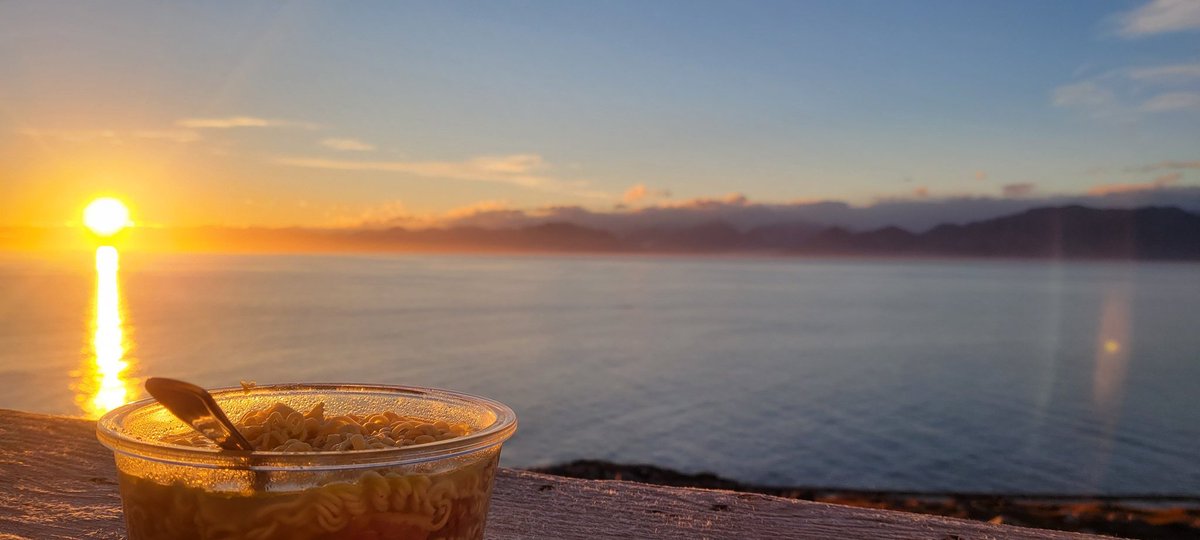 ulundir13's tweet photo. Instant noodles in the Arctic Circle #ramen #Food #beauty #nature https://t.co/86VQWpM03j