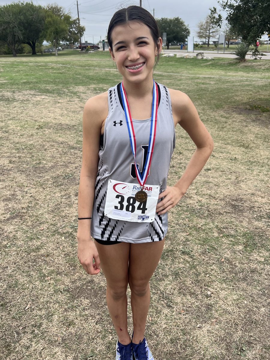 Great job to Isabela McMahon who had a huge PR this morning and finished 6th place in the JV Girls division!! 🏅💪🏼