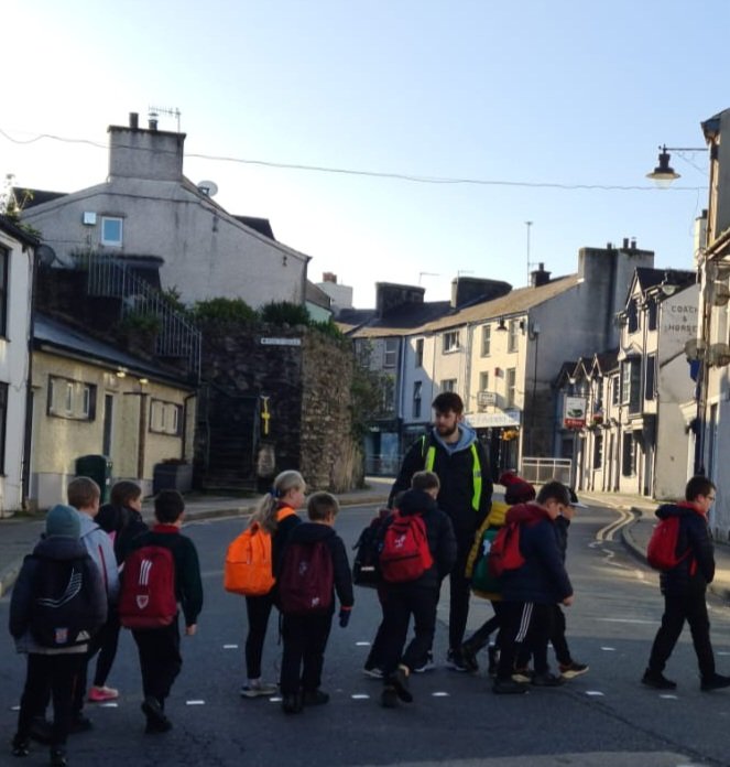 YsgLlanllechid's tweet photo. Pa le yr awn heddiw hefo Mr Llywelyn? #allanynyrawyriach #milltirsgwar #ardalleol @PartneriaethOg #pesda @CyngorGwynedd https://t.co/mdzKxOVjRo