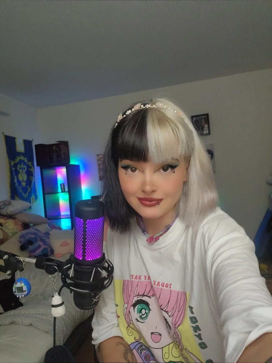 BeeerryTV's tweet photo. Ya estamos en directo (POR CIERTO MIREN MI NUEVO PELITO) dándole al resident evil 4 ♡♡♡ 

https://t.co/gV0tIaEwrb https://t.co/z3pRN1a0ap