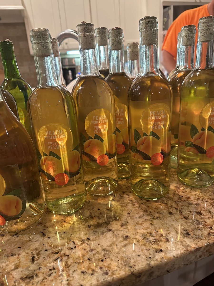 justmorris16's tweet photo. Homemade peach wine made. https://t.co/qo2NRiaUts