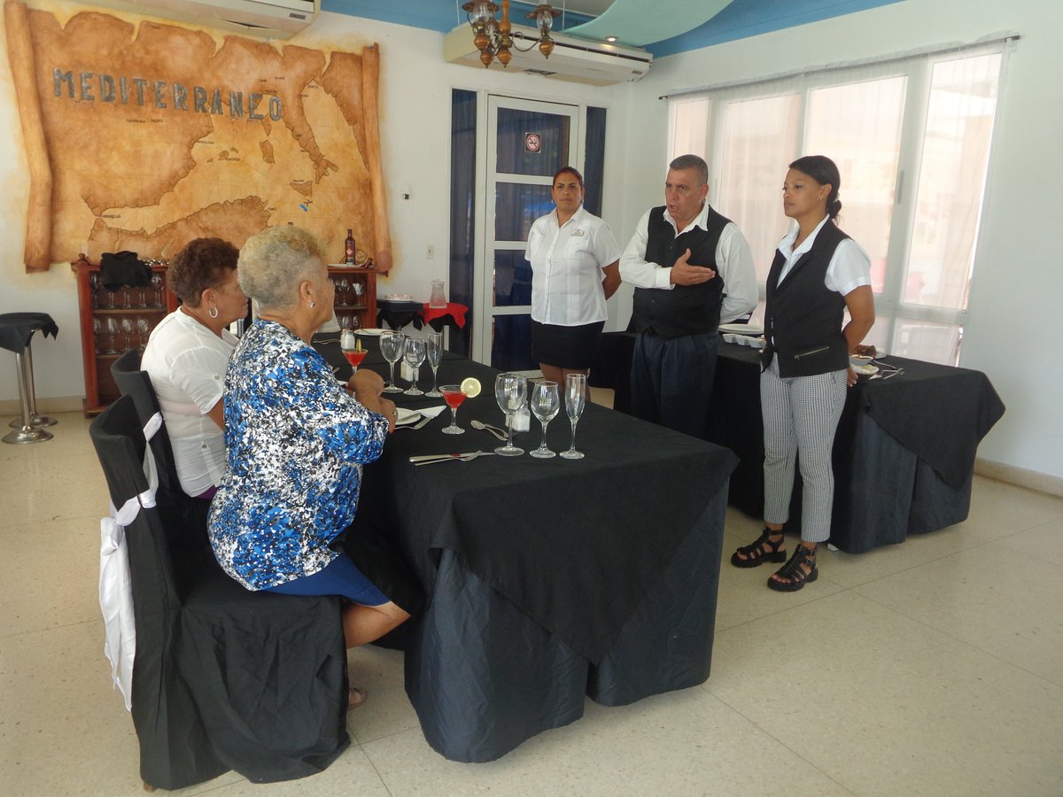BlauLasMorlas's tweet photo. 📍 Hotel Las Morlas
🍾🥂Hoy somos la sede del nuevo encuentro del Curso para Capitán de Salón en #Varadero
🍽 La cita es impartida por profesores especialistas de la Escuela Ramal del Turismo #formatur
.
.
.
#turismo #Cuba @MinturVaradero https://t.co/FYgD3ctku2